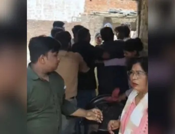 हरिद्वार में बवाल: पूर्व विधायक देशराज कर्णवाल से भिड़े लोग, वायरल हुआ मारपीट का VIDEO