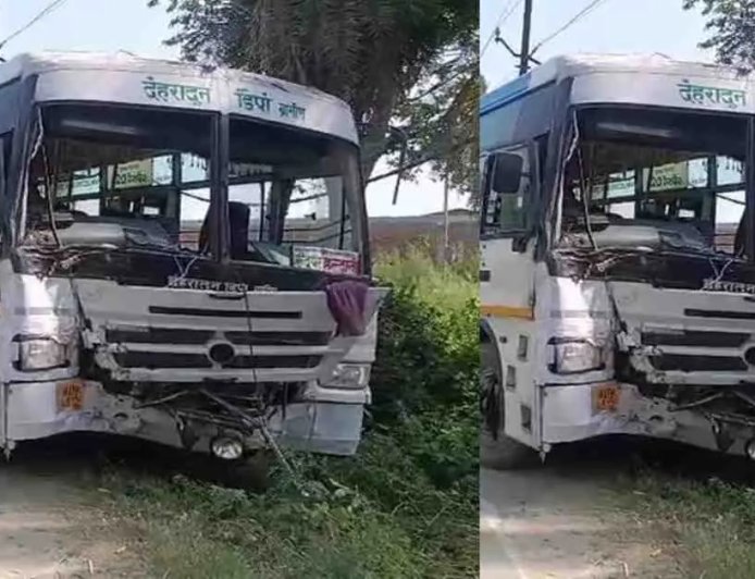 उत्तराखंड: देहरादून से हल्द्वानी जा रही रोडवेज बस हुई दुर्घटनाग्रस्त, 13 यात्री घायल