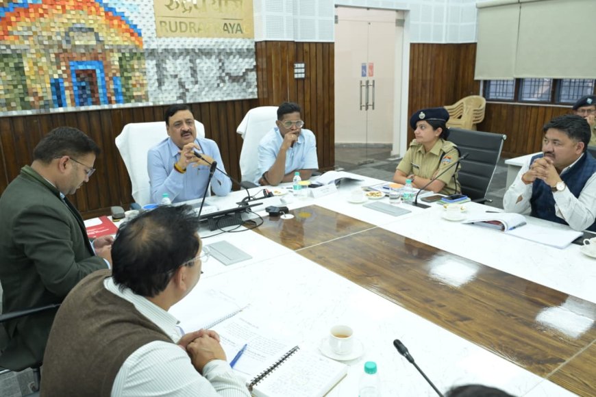 गढ़वाल आयुक्त की श्री केदारनाथ यात्रा व्यवस्थाओं की समीक्षा, सुरक्षा को प्राथमिकता देते हुए आवश्यक निर्देश जारी