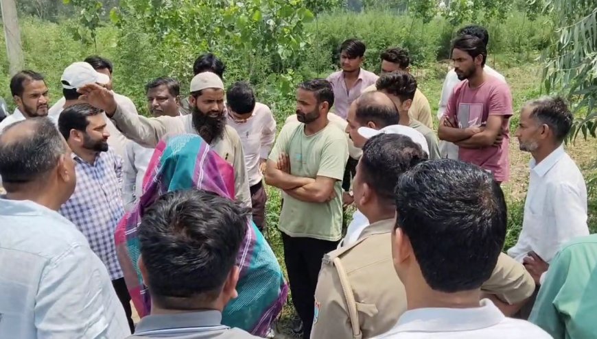 गांव में मिश्रित गंदा पानी, बच्चों के स्कूल जाने में कठिनाई, ग्रामीणों में बढ़ता रोष