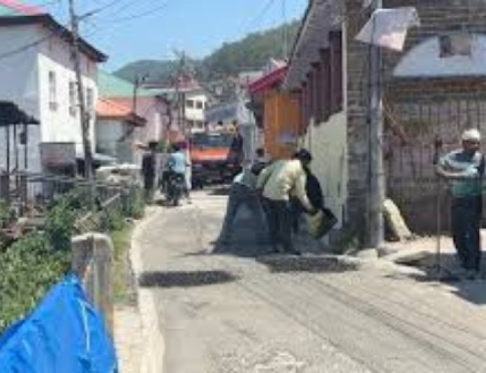 उत्तराखंड की सड़कें: हताशा और संघर्ष की कहानी