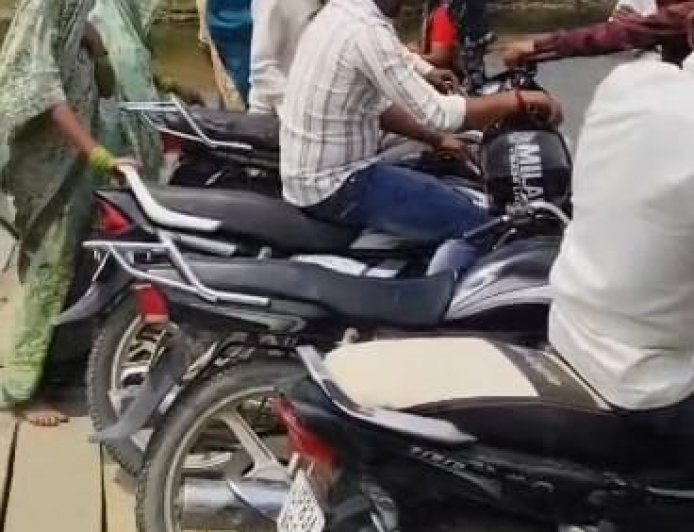 पारौली सिकरवार घाट पर अवैध नाव संचालन का वीडियो वायरल, प्रशासन ने जांच शुरू की
