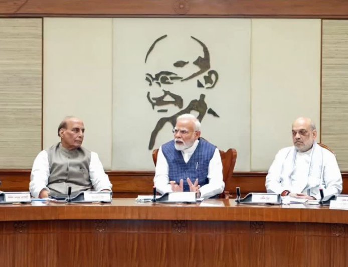 असम बाढ़ 2026: प्रधानमंत्री मोदी की समीक्षा बैठक, विधायकों ने दान किया एक महीने का वेतन