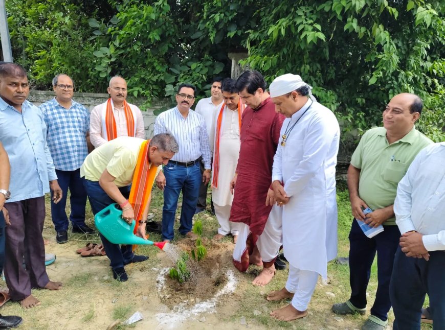 उत्तराखंड संस्कृत विश्वविद्यालय में हरेला पर्व पर पौधारोपण, कुलपति और शिक्षा सचिव ने दिया पर्यावरण संरक्षण का संदेश
