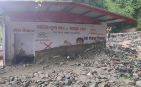 केदारनाथ राष्ट्रीय राजमार्ग पर तिलवाड़ा में भूस्खलन: यात्रियों की बढ़ी परेशानी