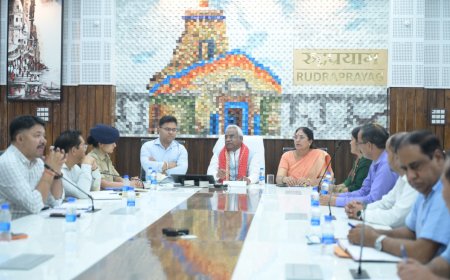 रुद्रप्रयाग में आपदा प्रबंधन की समीक्षा, बंद सड़कों को जल्द खोलने के निर्देश
