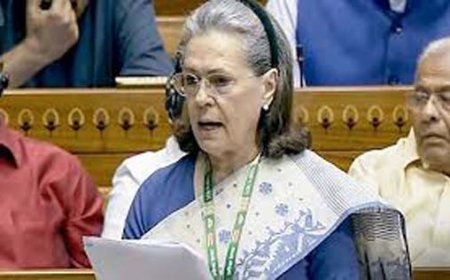 वंदे मातरम विवाद: सोनिया गांधी की बढ़ती मुश्किलें, गाजियाबाद कोर्ट में आई शिकायत
