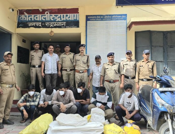 रुद्रप्रयाग पुलिस की बड़ी कार्रवाई: पंप हाउस और हॉटमिक्स प्लांट से चोरी करने वाला गिरोह गिरफ्तार, 7 आरोपी जेल में