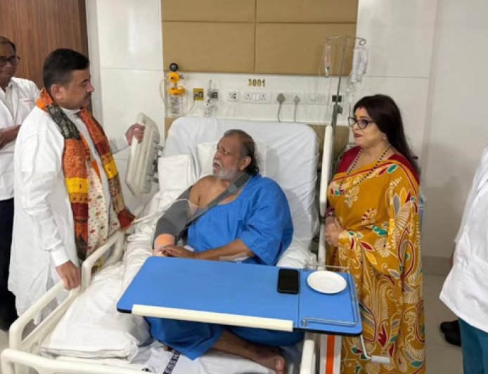 मिथुन चक्रवर्ती स्वास्थ्य: अस्पताल में भर्ती, हुई सर्जरी, मुख्यमंत्री शुभेंदु अधिकारी का हालचाल