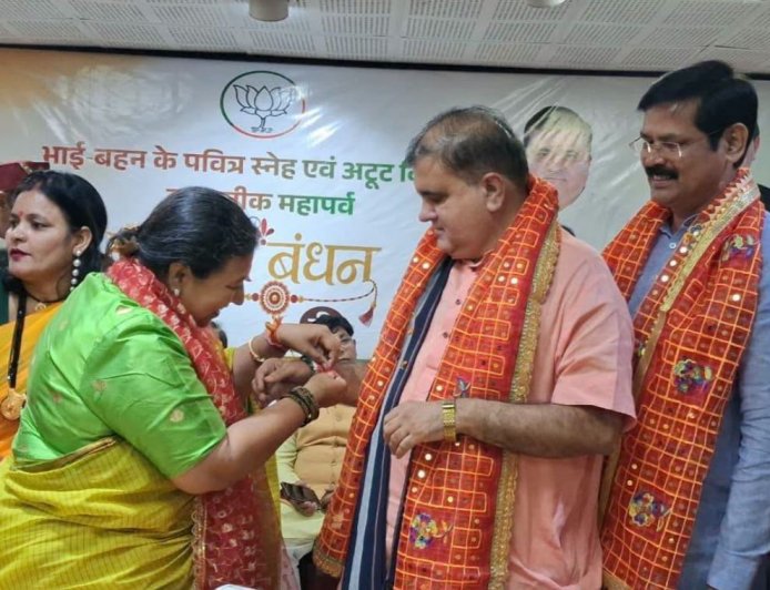 रक्षाबंधन पर भाजपा महिला मोर्चा का संदेश, महेंद्र भट्ट को बांधी राखी, 2027 में चुनावी विजय का लिया संकल्प