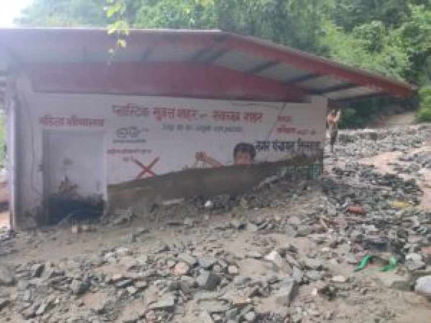 केदारनाथ राष्ट्रीय राजमार्ग पर तिलवाड़ा में भूस्खलन: यात्रियों की बढ़ी परेशानी