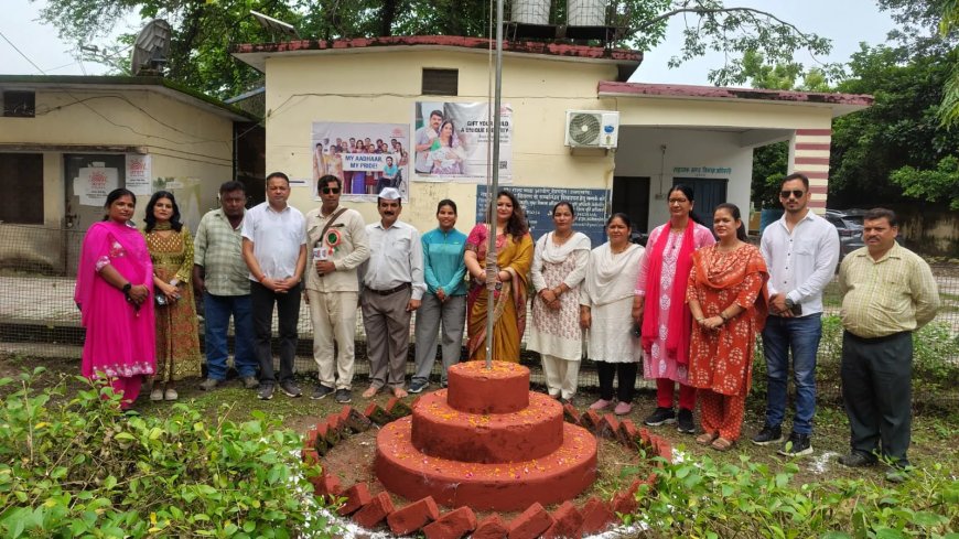 रामनगर में हर्षोल्लास से मनाया गया स्वतंत्रता दिवस, ब्लॉक प्रमुख मंजू नेगी ने फहराया तिरंगा