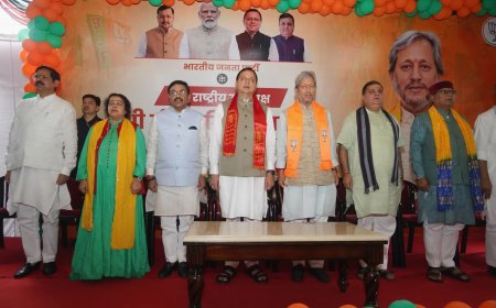 सीएम धामी ने किया नवनियुक्त राष्ट्रीय उपाध्यक्ष तीरथ सिंह रावत का स्वागत
