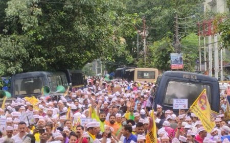पुरानी पेंशन बहाली की मांग लेकर दून में गरजे कर्मचारी, भारी बारिश के उमड़ा जनसैलाब