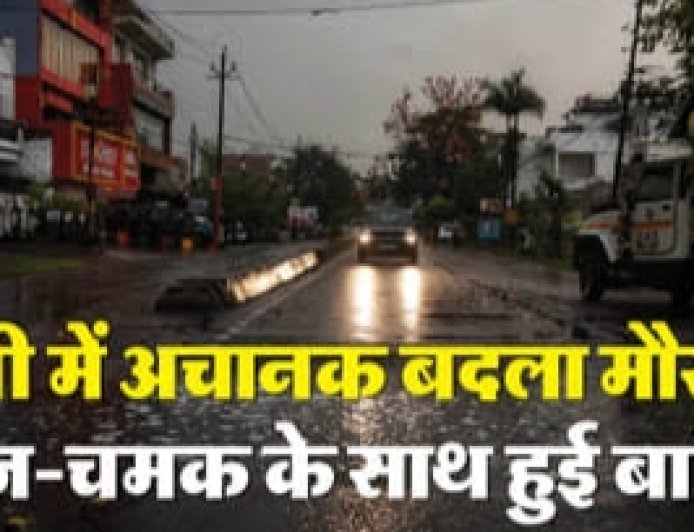 लखनऊ बारिश से बेहाल, सड़कों पर कमर तक पानी