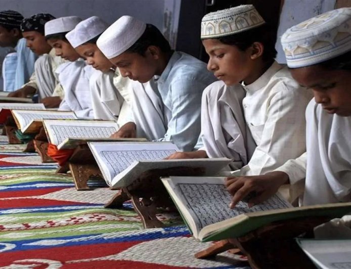 धामी सरकार का सबसे बड़ा एक्शन, पूरी तरह बदल गया मदरसों का सिस्टम