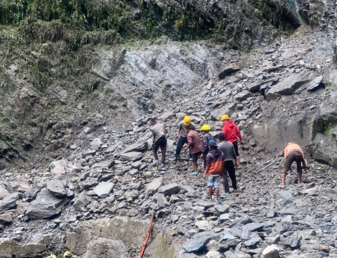 चीरबासा हैलीपैड के पास फिर अवरुद्ध हुआ केदारनाथ पैदल मार्ग..