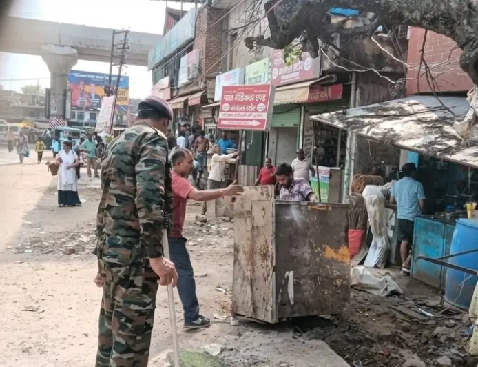 कानपुर में नालों और सार्वजनिक मार्गों से 22 अतिक्रमण हटाए गए