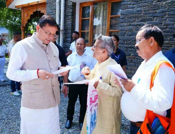 जनसुनवाई में CM धामी ने सुनीं लोगों की समस्याएं, अधिकारियों को दिए त्वरित समाधान के निर्देश