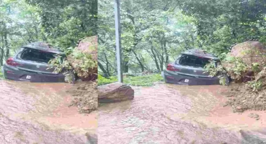 Uttarakhand news : नैनीताल घूमने पहुंचे पर्यटकों पर मंडराया खतरा, बोल्डर की चपेट में आई कार