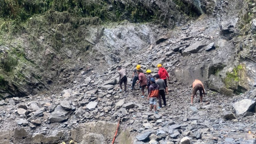 चीरबासा हैलीपैड के पास फिर अवरुद्ध हुआ केदारनाथ पैदल मार्ग..