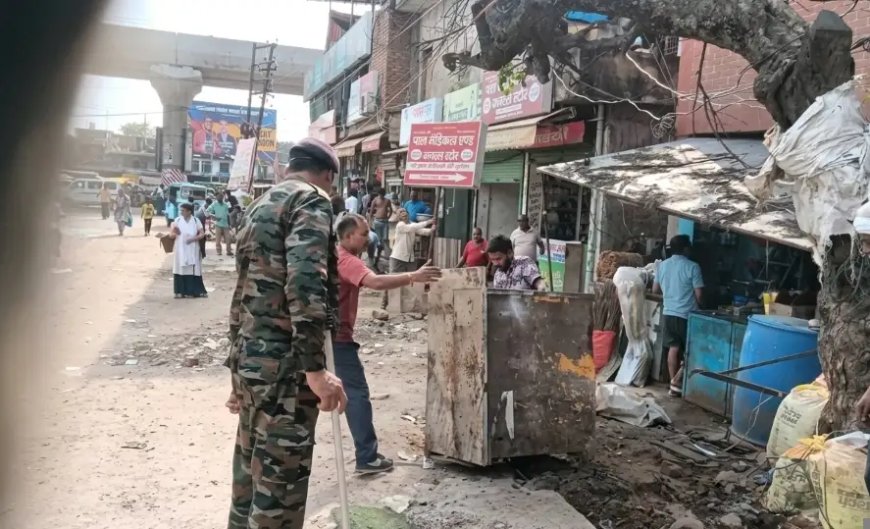 कानपुर में नालों और सार्वजनिक मार्गों से 22 अतिक्रमण हटाए गए