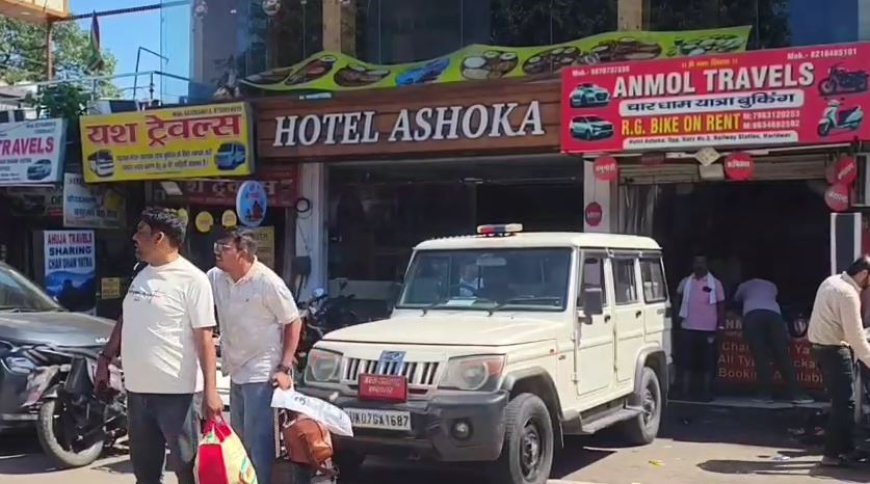 पब्लिक टायलेट में वसूली दिखाई जाने वाले कांग्रेस नेता के होटल पर छापा, दस्तावेजों की 2 पेटियां जब्त