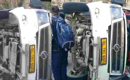 Rudraprayag news : रुद्रप्रयाग में अनियंत्रित होकर पलटा टेम्पो ट्रैवलर