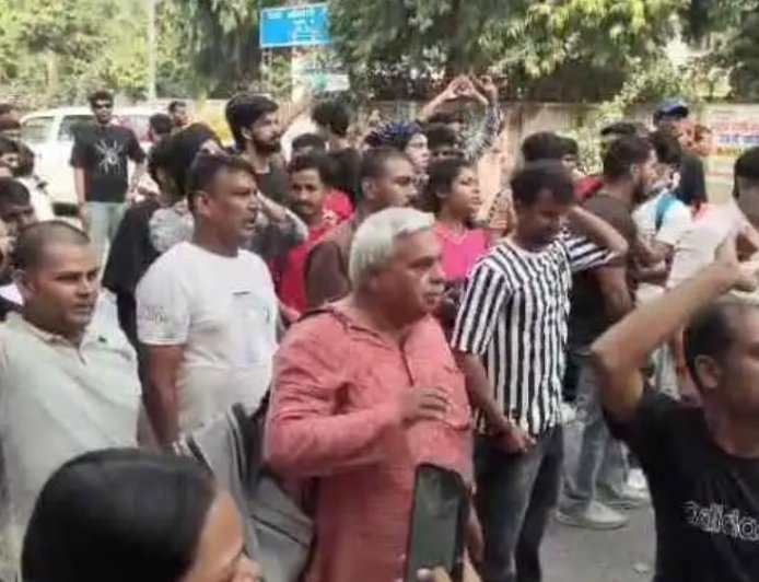 दिल्ली में उठी आवाज: जंतर-मंतर जा रहे उत्तराखंड के नेताओं और छात्रों की गिरफ्तारी