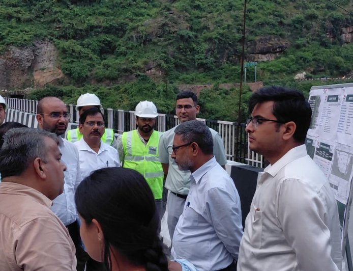 केदारनाथ यात्रा मार्ग की सुरक्षा: DG MoRTH ने किया निरीक्षण और कार्यों में तेजी लाने के निर्देश