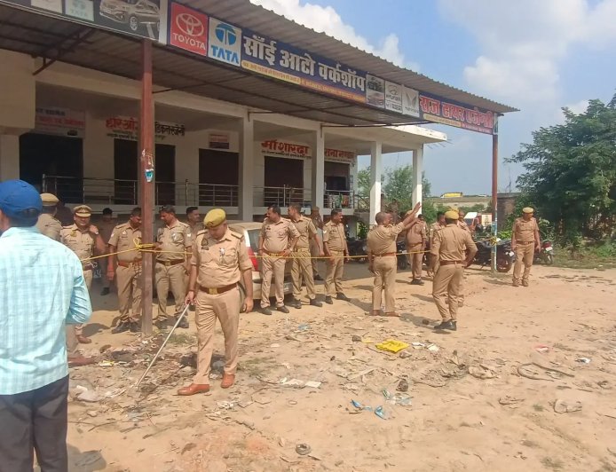 जौनपुर में भाजपा महिला मोर्चा का बड़ा प्रदर्शन, सांसद बिमोल अकोइजम को हटाने की मांग