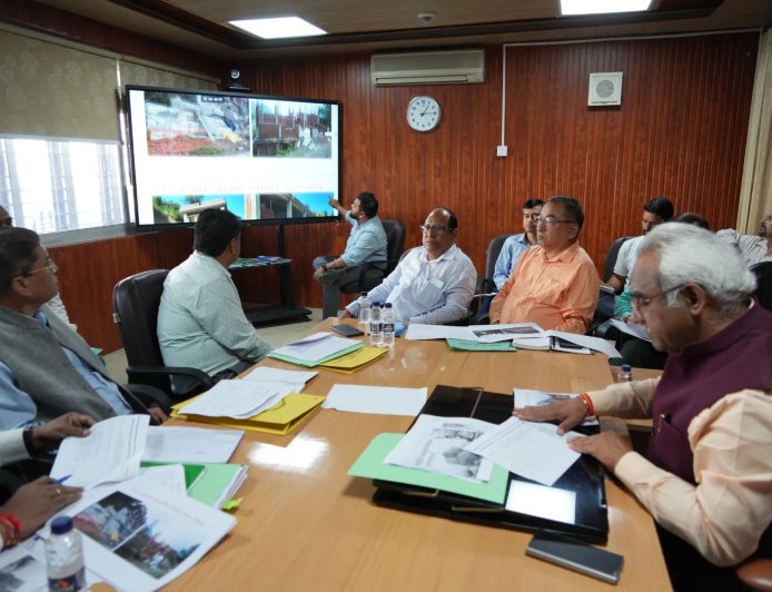 आयुष मंत्री मदन कौशिक ने की अस्पताल निर्माण कार्यों की समीक्षा, तेजी लाने के दिए निर्देश