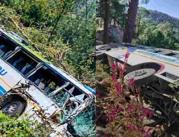 Pauri Garhwal news : पौड़ी में टला हादसा, पेड़ ने बचाई GMOU की बस खाई में गिरने से