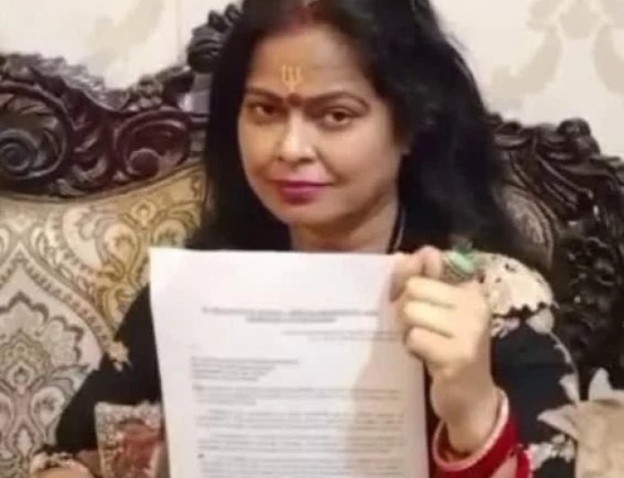 5 करोड़ की रंगदारी और जान से मारने की धमकी के मामले में अभिनेत्री उर्मिला सनावर सहारनपुर से अरेस्ट