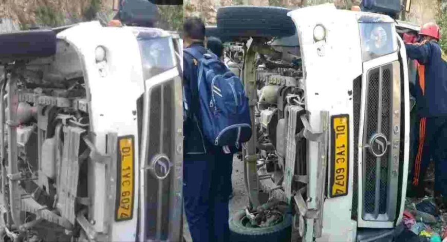 Rudraprayag news : रुद्रप्रयाग में अनियंत्रित होकर पलटा टेम्पो ट्रैवलर