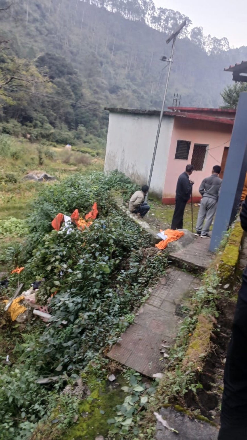 द्रप्रयाग: बैनोली के शिव मंदिर में साधु की हत्या, मंदिर में जमकर तोड़फोड़; ग्रामीणों ने संदिग्ध व्यक्ति को धर्मशाला में किया बंद